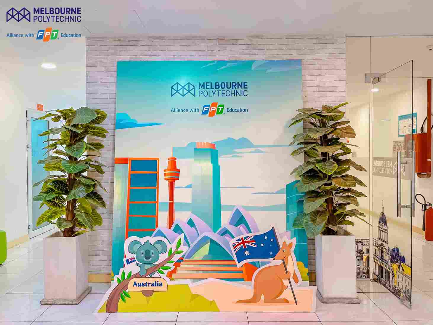 góc sống ảo melbourne polytechnic việt nam - hành lang