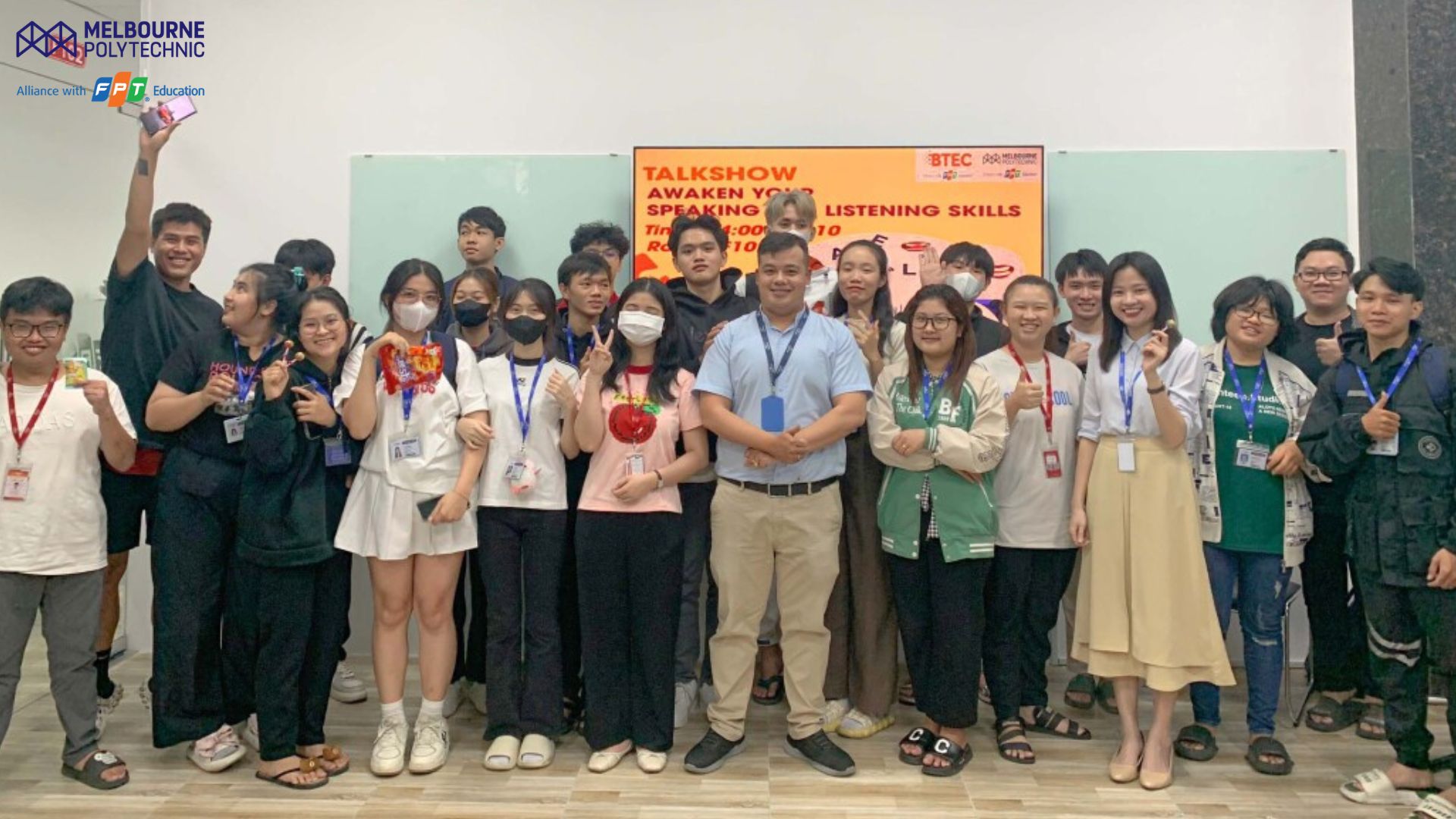 Talkshow Song ngữ: “Awaken your speaking and listening skills” cùng nhau đánh thức bản thân
