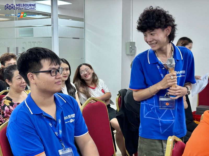 Sinh viên Melbourne Polytechnic Việt Nam phát biểu tại buổi lễ