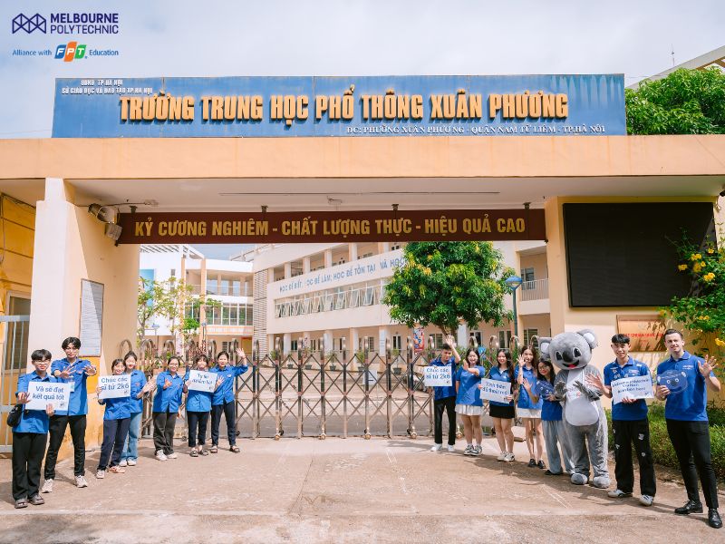 Câu lạc bộ sinh viên đồng hành tiếp sức mùa thi cùng Đoàn Thanh Niên tại điểm thi