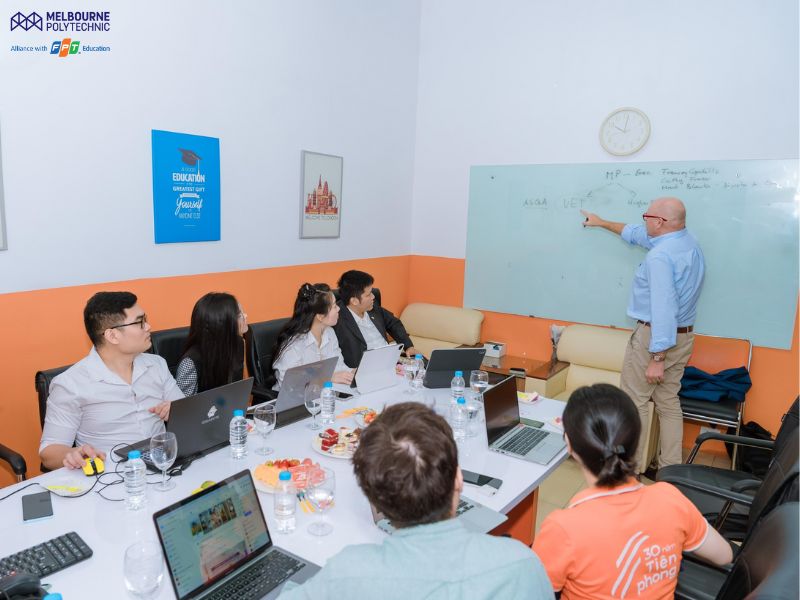 Chương trình đào tạo Marketing - Truyền thông được định kỳ kiểm tra bởi cán bộ MP (Úc).