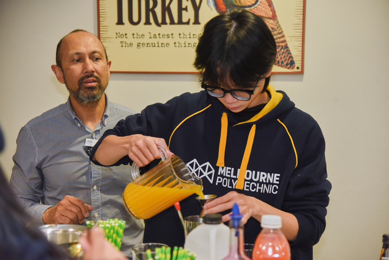 Sinh viên Melbourne Polytechnic Việt Nam tham gia workshop pha chế tại Melbourne Polytechnic (Úc)