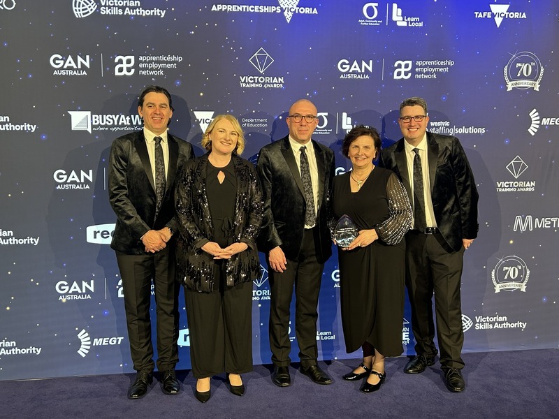 Nhóm Lãnh đạo Melbourne Polytechnic (Úc): Joe Santiago, Cathy Frazer, Marc Blanks, Frances Coppolillo và Gabe Solorzano Torres.
