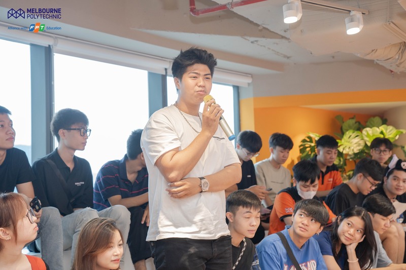 Sinh viên MPV được trò chuyện cùng các chuyên gia tại Sonat Game Studio