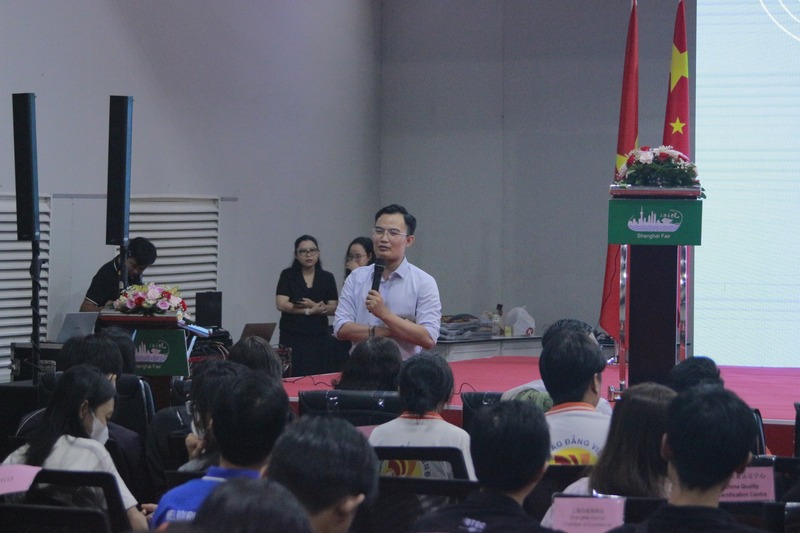 Anh Lê Tuấn Anh – chuyên viên tư vấn hướng nghiệp và tác giả của 5 cuốn sách về hướng nghiệp, đã nhấn mạnh vai trò của việc định hình và xây dựng thương hiệu cá nhân ngay từ khi còn ngồi trên ghế nhà trường.