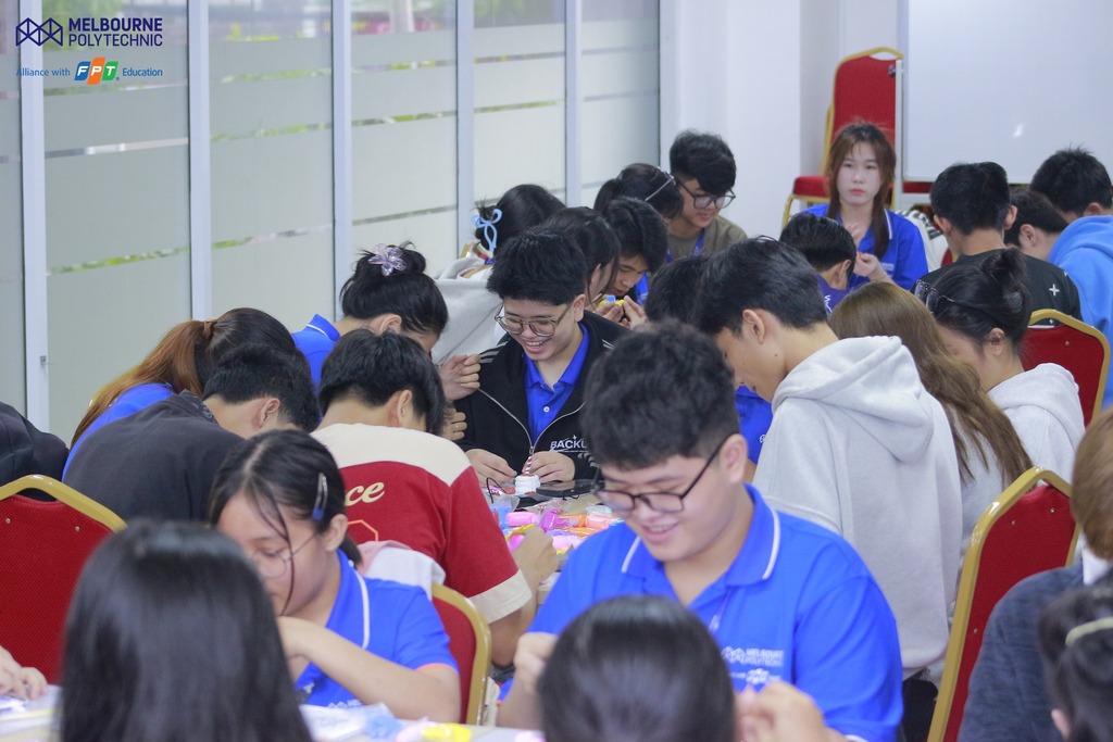 Khơi dậy khả năng sáng tạo cho sinh viên MPV qua Workshop cùng đất sét