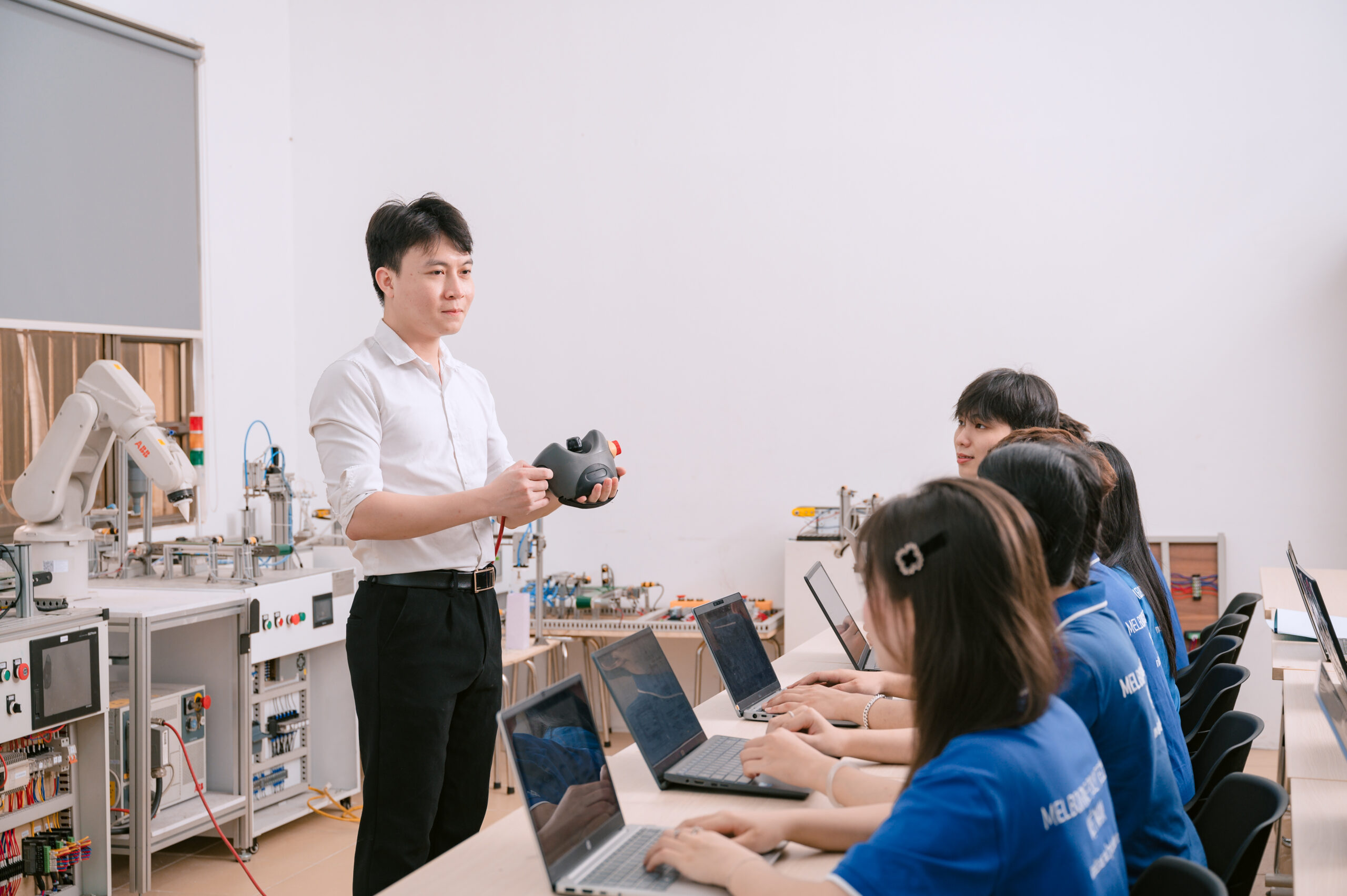 MPV đào tạo chương trình cơ điện tử chuẩn Úc tại Việt Nam