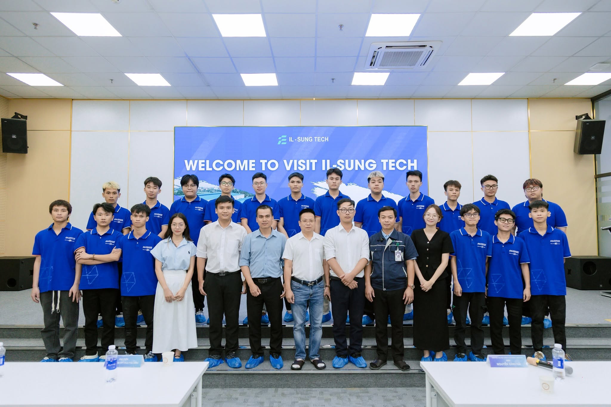 Sinh viên Cơ điện tử Melbourne Polytechnic TP HCM tham quan trải nghiệm doanh nghiệp