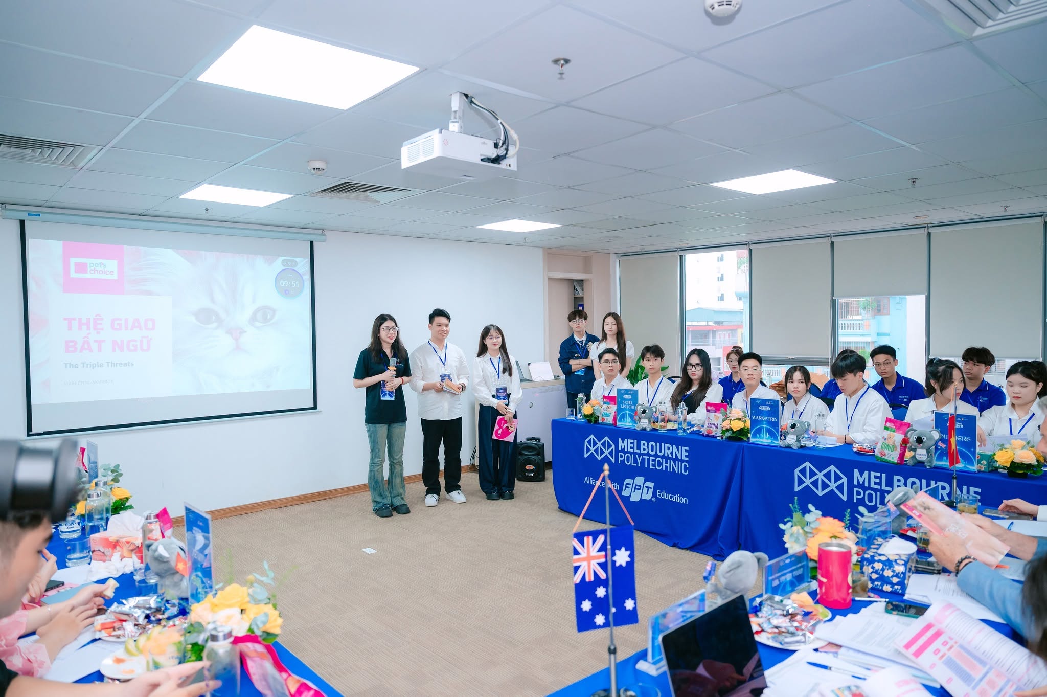 Sinh viên tham gia giải case study thực tế từ doanh nghiệp