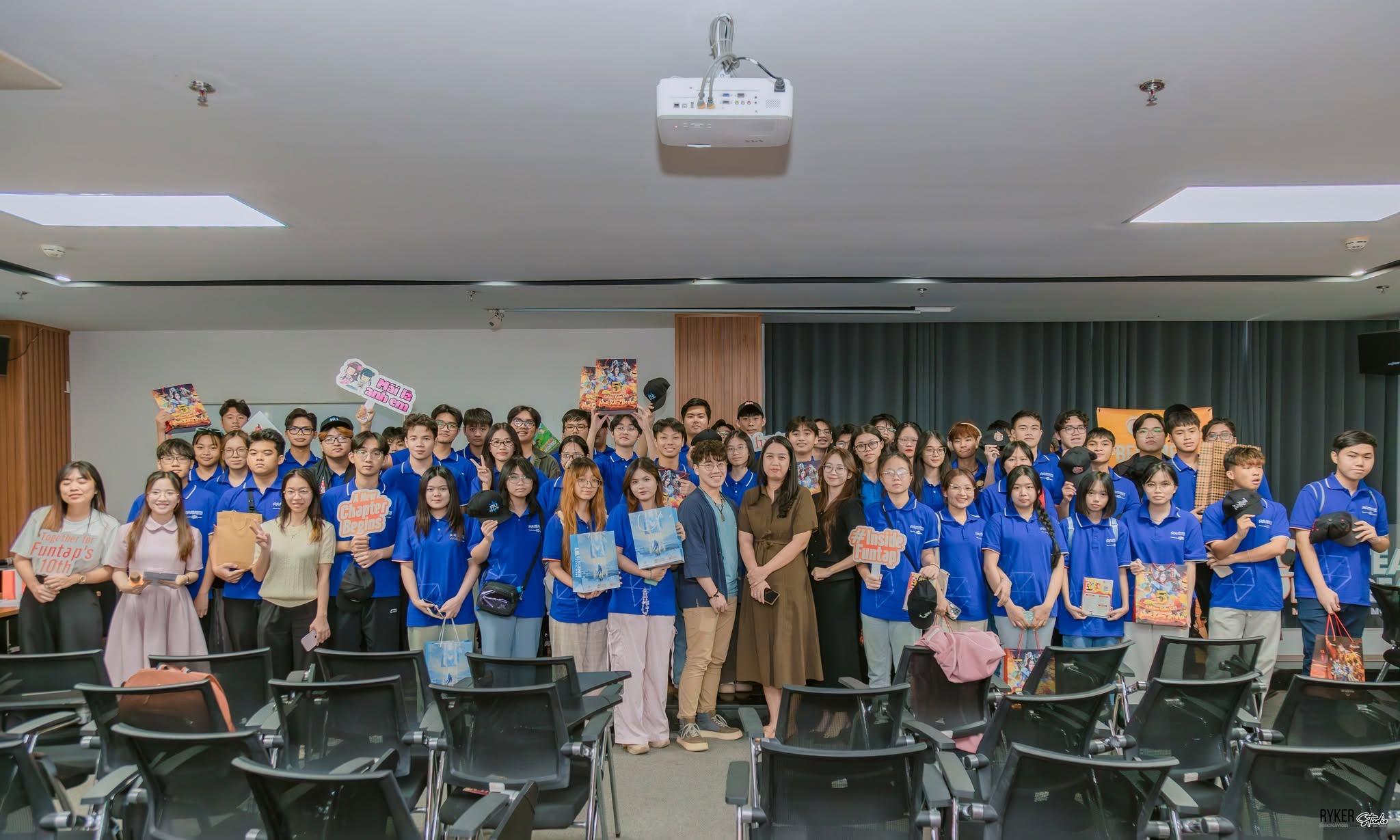 Sinh viên tham quan doanh nghiệp