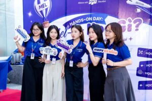 Sinh viên Melbourne Polytechnic Việt Nam năng động trong giờ thực hành xây dựng chiến lược truyền thông.