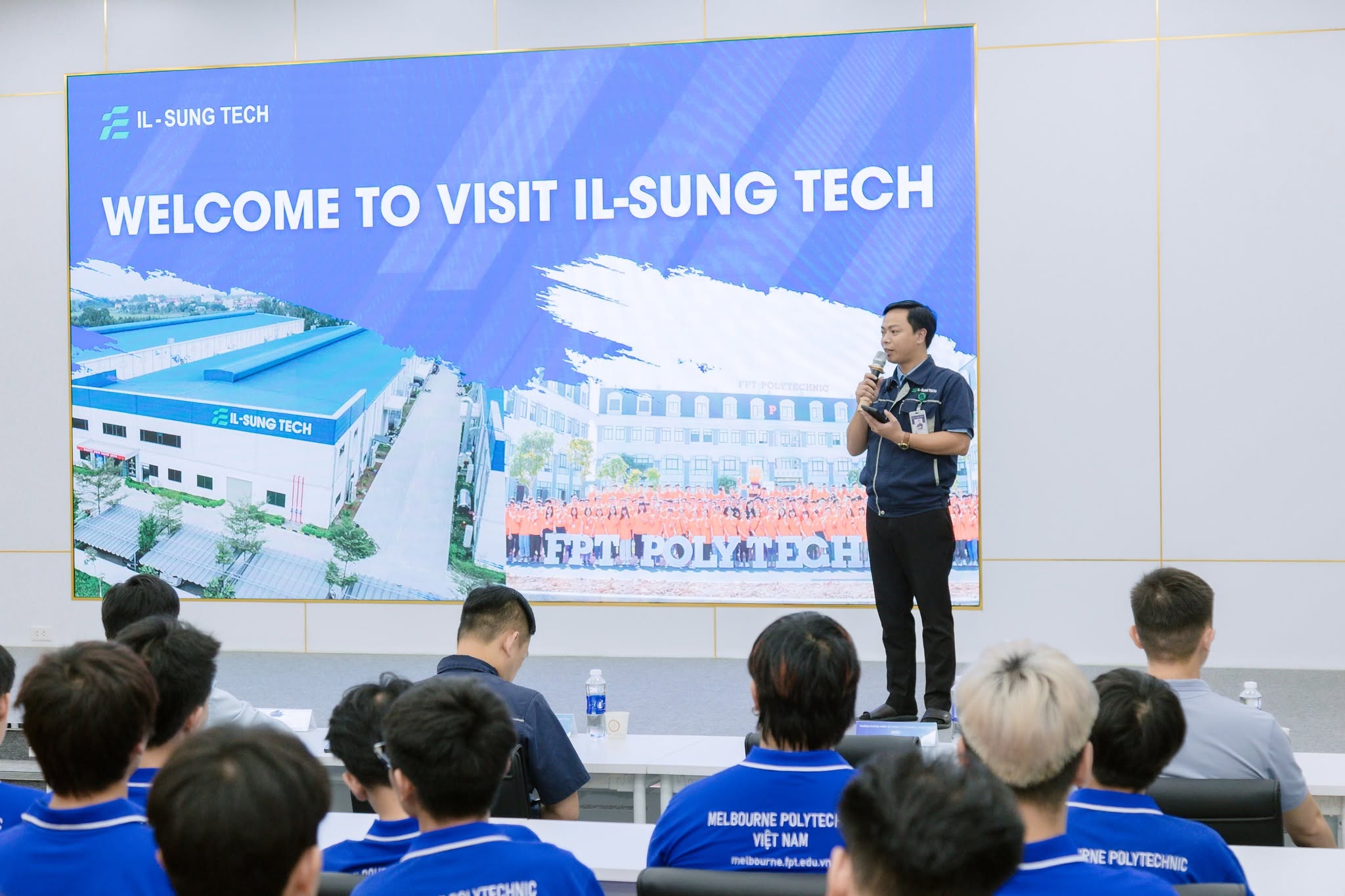 Tại MPV, sinh viên Cơ điện tử được học theo định hướng 70% thực hành, kết hợp kiến thức trên lớp với những chuyến Fieldtrip doanh nghiệp như Il-Sung Tech để trực tiếp quan sát quy trình sản xuất và hệ thống tự động hóa. Tại MPV, sinh viên Cơ điện tử được học theo định hướng 70% thực hành, kết hợp kiến thức trên lớp với những chuyến Fieldtrip doanh nghiệp như Il-Sung Tech để trực tiếp quan sát quy trình sản xuất và hệ thống tự động hóa.