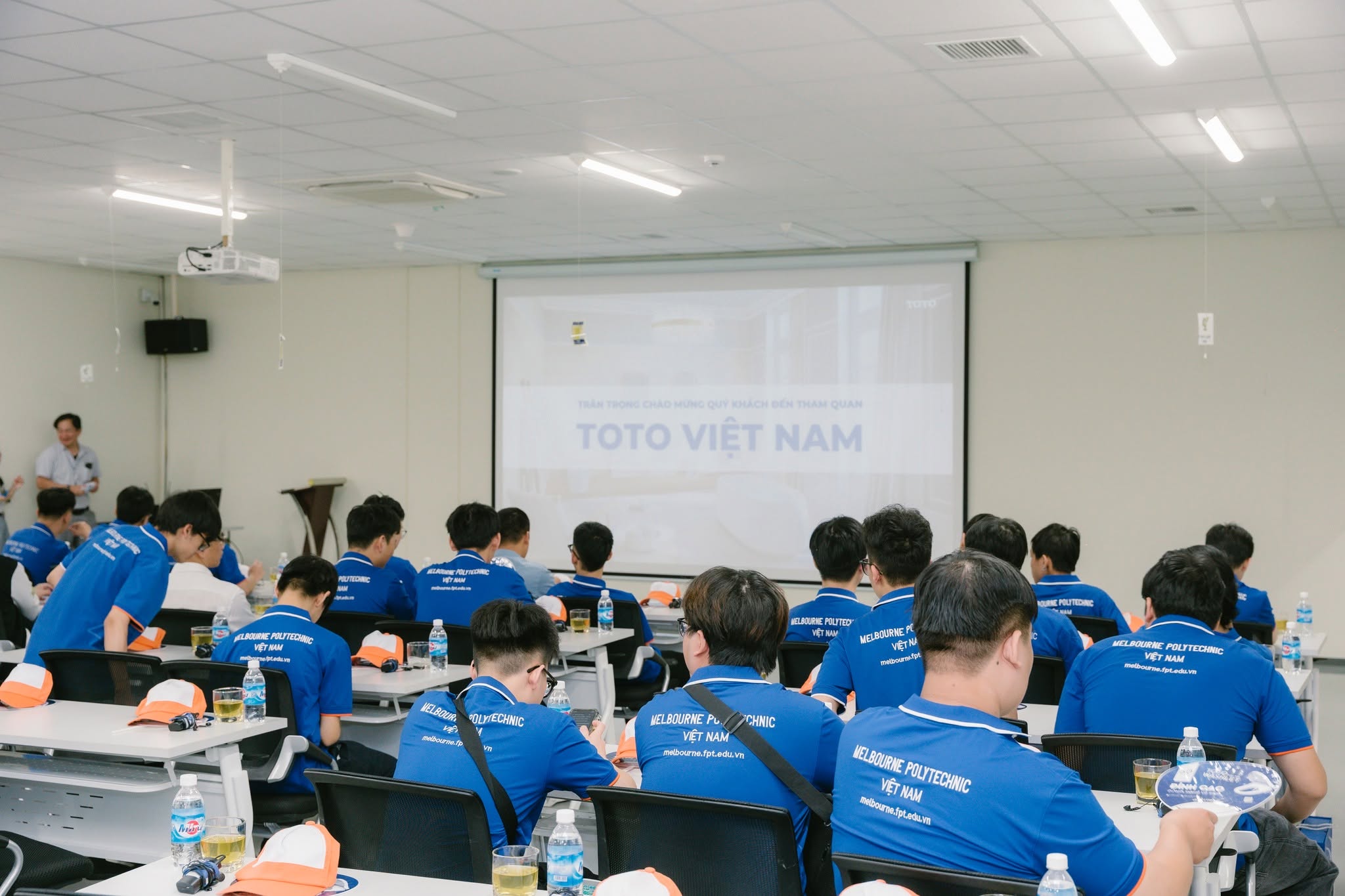Tại MPV, trải nghiệm doanh nghiệp giúp sinh viên biến kiến thức trên lớp thành năng lực thực tế và tích lũy lợi thế nghề nghiệp ngay từ khi còn học. Tại MPV, trải nghiệm doanh nghiệp giúp sinh viên biến kiến thức trên lớp thành năng lực thực tế và tích lũy lợi thế nghề nghiệp ngay từ khi còn học.