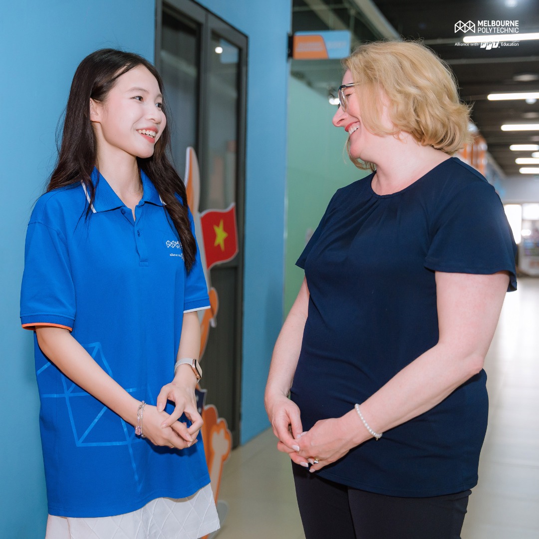 Tại Melbourne Polytechnic Việt Nam, sinh viên được rèn luyện tiếng Anh để phục vụ học chuyên ngành, thuyết trình, làm việc nhóm, tiếp cận tài liệu quốc tế và tự tin hơn khi học tập hoặc làm việc trong môi trường toàn cầu. Tại Melbourne Polytechnic Việt Nam, sinh viên được rèn luyện tiếng Anh để phục vụ học chuyên ngành, thuyết trình, làm việc nhóm, tiếp cận tài liệu quốc tế và tự tin hơn khi học tập hoặc làm việc trong môi trường toàn cầu.