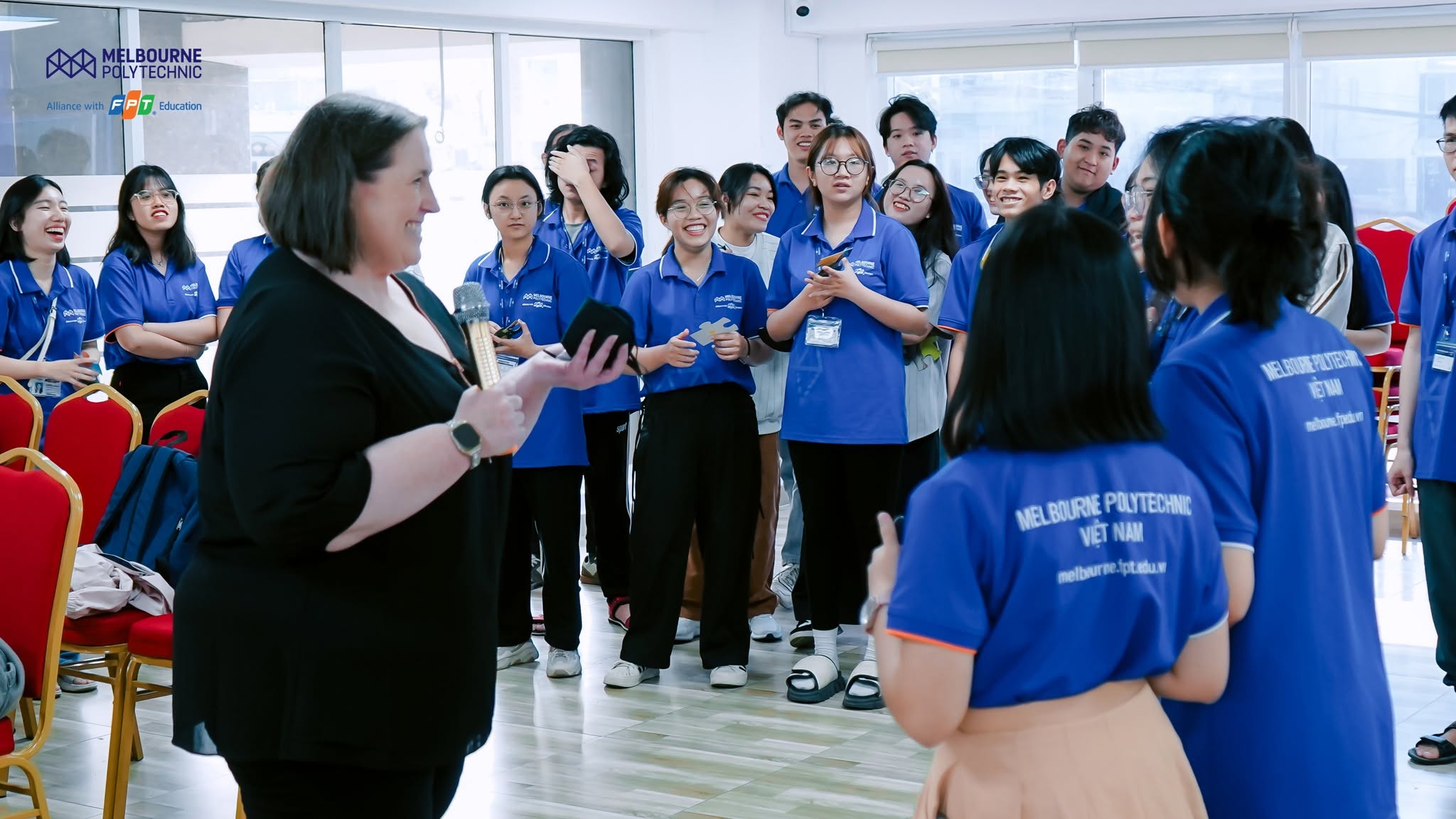 Cán bộ tư vấn tuyển sinh lớp 12 hỗ trợ học sinh tìm hiểu ngành học và cơ hội nhận học bổng tại MPV. Cán bộ tư vấn tuyển sinh lớp 12 hỗ trợ học sinh tìm hiểu ngành học và cơ hội nhận học bổng tại MPV.